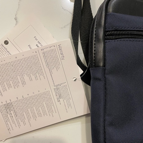 Samsonite NWT cross body bag with warranty - Picture 4 of 4